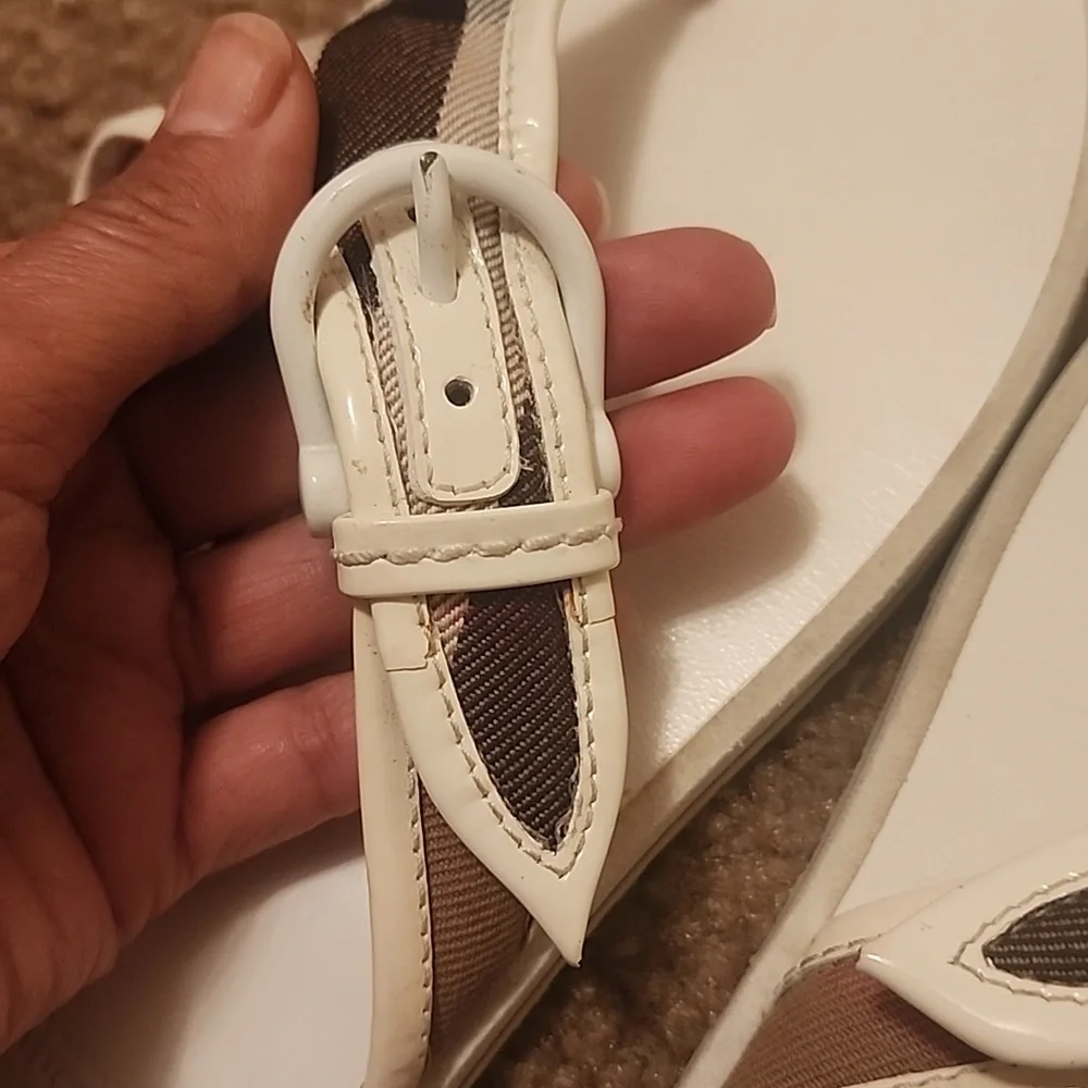 Burberry Classic Sandals - Picture 11 of 16